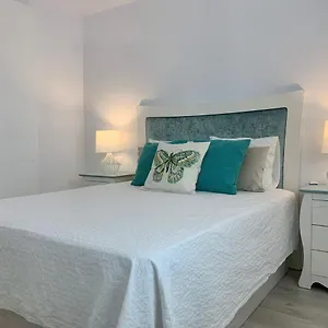 apartamento-alay-en-puerto-marina-vistas-playa.hotelsinnerja.org/